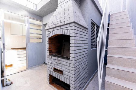 Casa à venda com 198m², 3 quartos e 2 vagasFundos - Churrasqueira