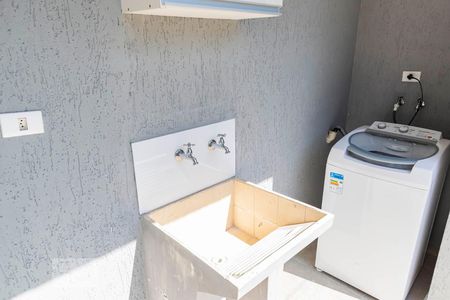 Casa à venda com 198m², 3 quartos e 2 vagasFundos - Área de serviço