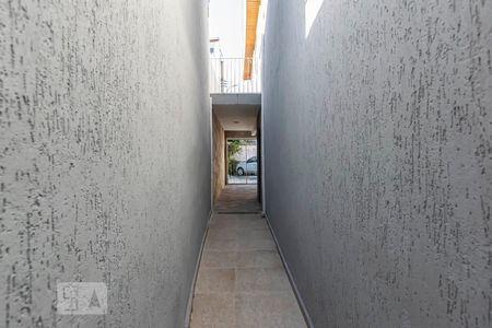 Casa à venda com 198m², 3 quartos e 2 vagasFundos - Corredor lateral