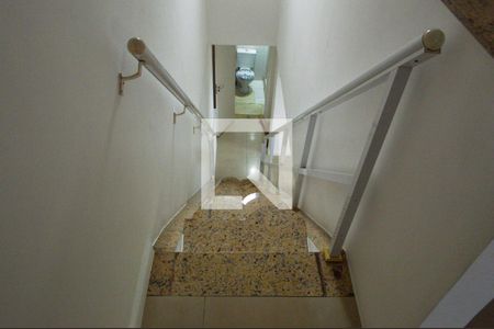 Apartamento à venda com 178m², 3 quartos e 2 vagas Apartamento à venda com 178m², 3 quartos e 2 vagasEscada