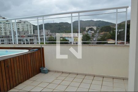 Apartamento à venda com 178m², 3 quartos e 2 vagas Apartamento à venda com 178m², 3 quartos e 2 vagasTerraço