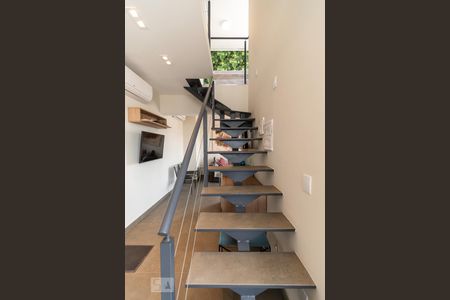 Apartamento para alugar com 68m², 1 quarto e 1 vagaEscada