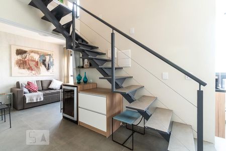 Apartamento para alugar com 68m², 1 quarto e 1 vagaEscada