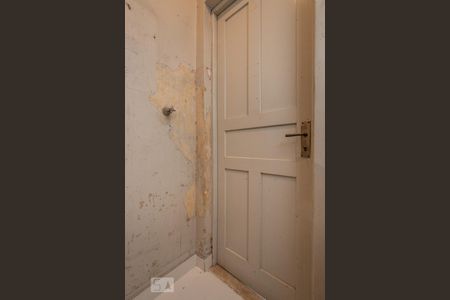 Apartamento à venda com 180m², 4 quartos e sem vaga Apartamento à venda com 180m², 4 quartos e sem vagaBanheiro de Serviço