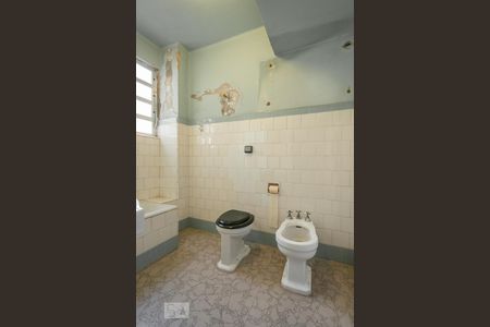 Apartamento à venda com 180m², 4 quartos e sem vaga Apartamento à venda com 180m², 4 quartos e sem vagaBanheiro 1