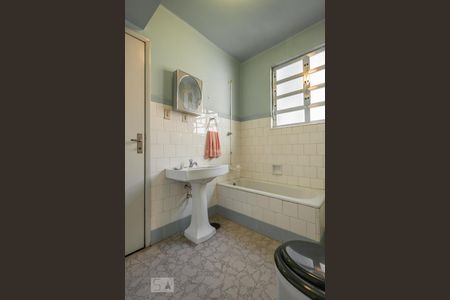 Apartamento à venda com 180m², 4 quartos e sem vaga Apartamento à venda com 180m², 4 quartos e sem vagaBanheiro 1