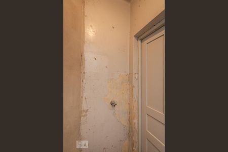 Apartamento à venda com 180m², 4 quartos e sem vaga Apartamento à venda com 180m², 4 quartos e sem vagaBanheiro de Serviço