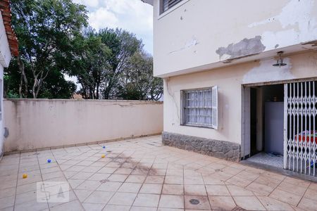 Casa à venda com 220m², 3 quartos e 4 vagas Casa à venda com 220m², 3 quartos e 4 vagasQuintal