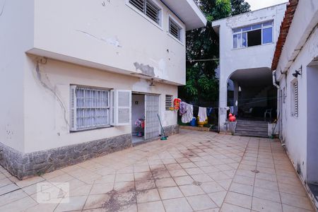 Casa à venda com 220m², 3 quartos e 4 vagas Casa à venda com 220m², 3 quartos e 4 vagasQuintal