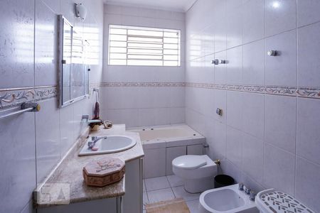 Casa à venda com 220m², 3 quartos e 4 vagas Casa à venda com 220m², 3 quartos e 4 vagasBanheiro Social