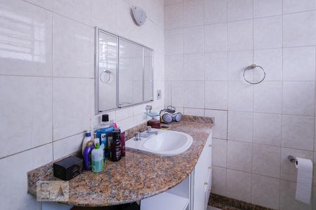 Casa à venda com 220m², 3 quartos e 4 vagas Casa à venda com 220m², 3 quartos e 4 vagasBanheiro Suíte