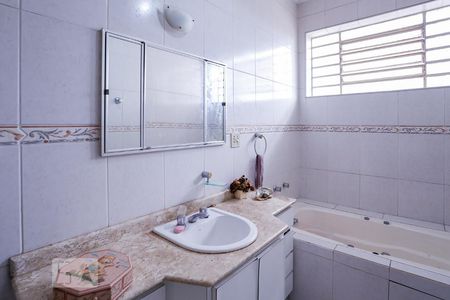 Casa à venda com 220m², 3 quartos e 4 vagas Casa à venda com 220m², 3 quartos e 4 vagasBanheiro Social