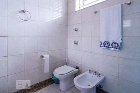 Casa à venda com 220m², 3 quartos e 4 vagas Casa à venda com 220m², 3 quartos e 4 vagasBanheiro Suíte