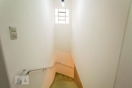 Casa à venda com 150m², 3 quartos e 3 vagasEscada