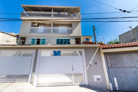 Casa à venda com 180m², 3 quartos e 3 vagas Casa à venda com 180m², 3 quartos e 3 vagasFachada