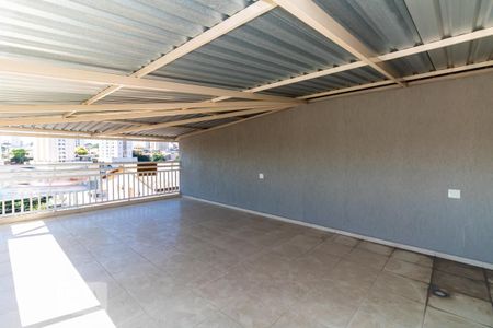 Casa à venda com 180m², 3 quartos e 3 vagas Casa à venda com 180m², 3 quartos e 3 vagasTerraço