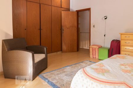 Casa à venda com 232m², 4 quartos e 3 vagasSuíte 3