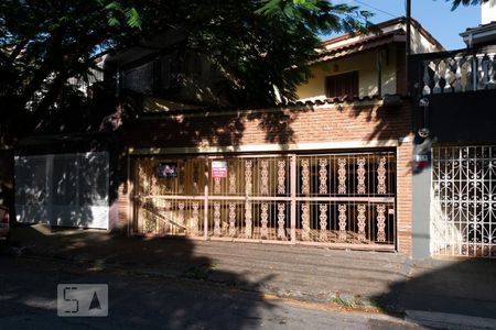 Casa à venda com 232m², 4 quartos e 3 vagasFachada