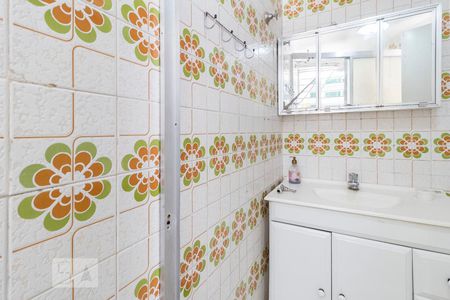 Banheiro de casa para alugar com 1 quarto, 40m² em Jardim Oriental, São Paulo