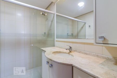 banheiro da Suite de apartamento à venda com 2 quartos, 85m² em Santana, Porto Alegre