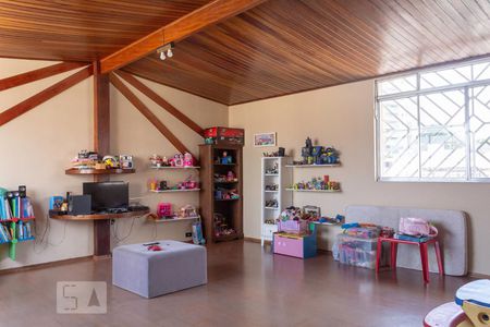 Casa à venda com 180m², 3 quartos e 4 vagasSótão