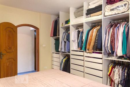 Casa à venda com 180m², 3 quartos e 4 vagassuíte 2