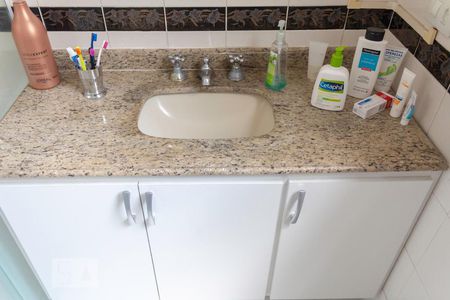 Casa à venda com 180m², 3 quartos e 4 vagassuíte 2