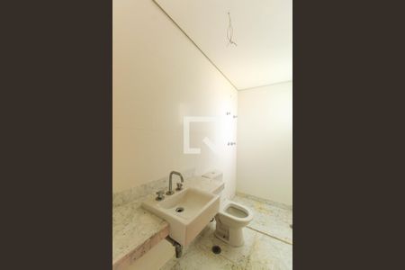 Apartamento à venda com 335m², 5 quartos e 6 vagasBanheiro do Quarto 1