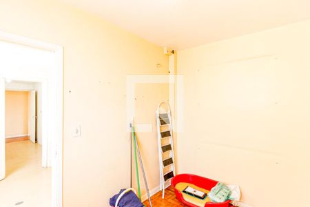 Apartamento à venda com 81m², 2 quartos e 1 vaga Apartamento à venda com 81m², 2 quartos e 1 vagaQuarto de Serviço