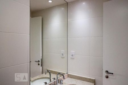 Apartamento à venda com 67m², 2 quartos e 1 vaga Apartamento à venda com 67m², 2 quartos e 1 vagaBanheiro da suíte