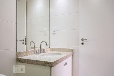 Apartamento à venda com 67m², 2 quartos e 1 vaga Apartamento à venda com 67m², 2 quartos e 1 vagaBanheiro da suíte