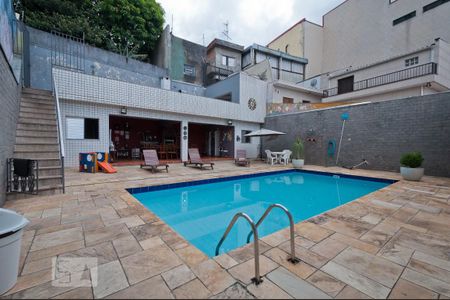 Casa à venda com 481m², 4 quartos e 8 vagas Casa à venda com 481m², 4 quartos e 8 vagasQuintal