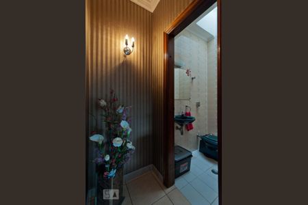 Casa à venda com 481m², 4 quartos e 8 vagas Casa à venda com 481m², 4 quartos e 8 vagasBanheiro Social