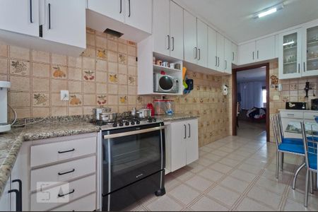 Casa à venda com 481m², 4 quartos e 8 vagas Casa à venda com 481m², 4 quartos e 8 vagasCozinha