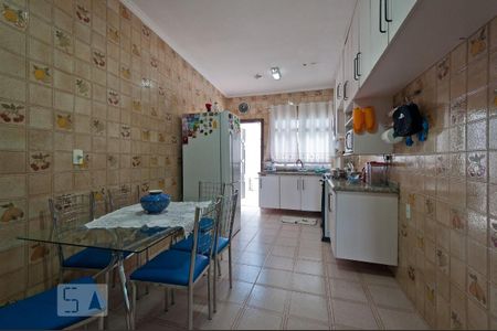 Casa à venda com 481m², 4 quartos e 8 vagas Casa à venda com 481m², 4 quartos e 8 vagasCozinha