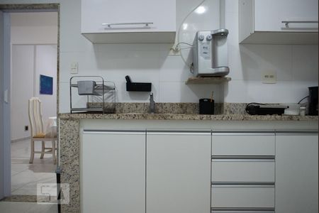 Apartamento para alugar com 113m², 3 quartos e sem vaga Apartamento para alugar com 113m², 3 quartos e sem vagaCozinha - armários