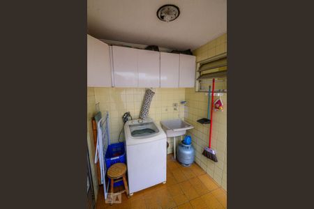 Casa à venda com 180m², 3 quartos e 2 vagas Casa à venda com 180m², 3 quartos e 2 vagasÁrea de Serviço