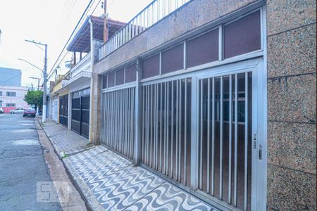 Casa à venda com 180m², 3 quartos e 2 vagas Casa à venda com 180m², 3 quartos e 2 vagasFachada