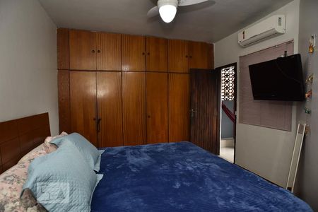 Casa de condomínio à venda com 230m², 4 quartos e 3 vagasSuíte