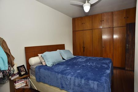 Casa de condomínio à venda com 230m², 4 quartos e 3 vagasSuíte