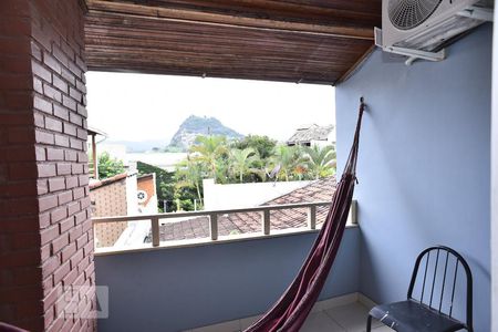 Casa de condomínio à venda com 230m², 4 quartos e 3 vagasVaranda da Suíte