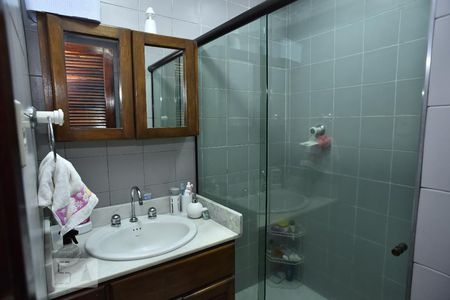 Casa de condomínio à venda com 230m², 4 quartos e 3 vagasBanheiro