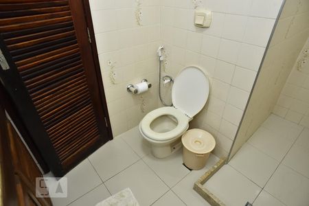 Casa de condomínio à venda com 230m², 4 quartos e 3 vagasBanheiro da Suíte