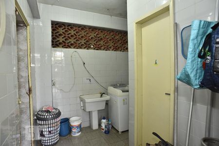 Casa de condomínio à venda com 230m², 4 quartos e 3 vagasLavanderia