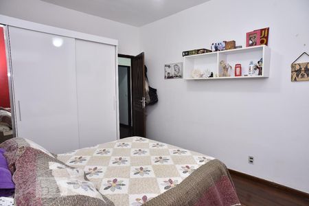 Casa de condomínio à venda com 230m², 4 quartos e 3 vagasQuarto 1