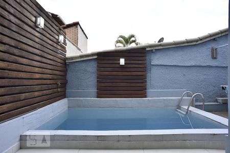 Casa de condomínio à venda com 230m², 4 quartos e 3 vagasPiscina