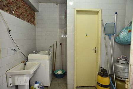 Casa de condomínio à venda com 230m², 4 quartos e 3 vagasLavanderia
