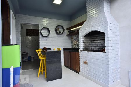 Casa de condomínio à venda com 230m², 4 quartos e 3 vagasChurrasqueira