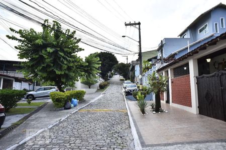 Casa de condomínio à venda com 230m², 4 quartos e 3 vagasFachada