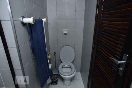 Casa de condomínio à venda com 230m², 4 quartos e 3 vagasBanheiro